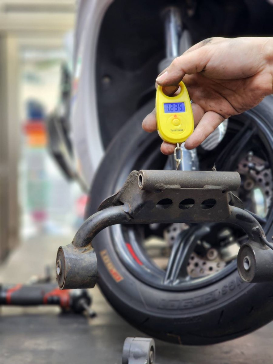 画像5: 🛠️【Super Factory】１ピース　CNCエンジンハンガー　スーパーファクトリー［シグナスX 1型〜5型対応］ロンスイ (5)