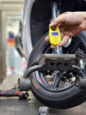 画像5: 🛠️【Super Factory】１ピース　CNCエンジンハンガー　スーパーファクトリー［シグナスX 1型〜5型対応］ロンスイ (5)