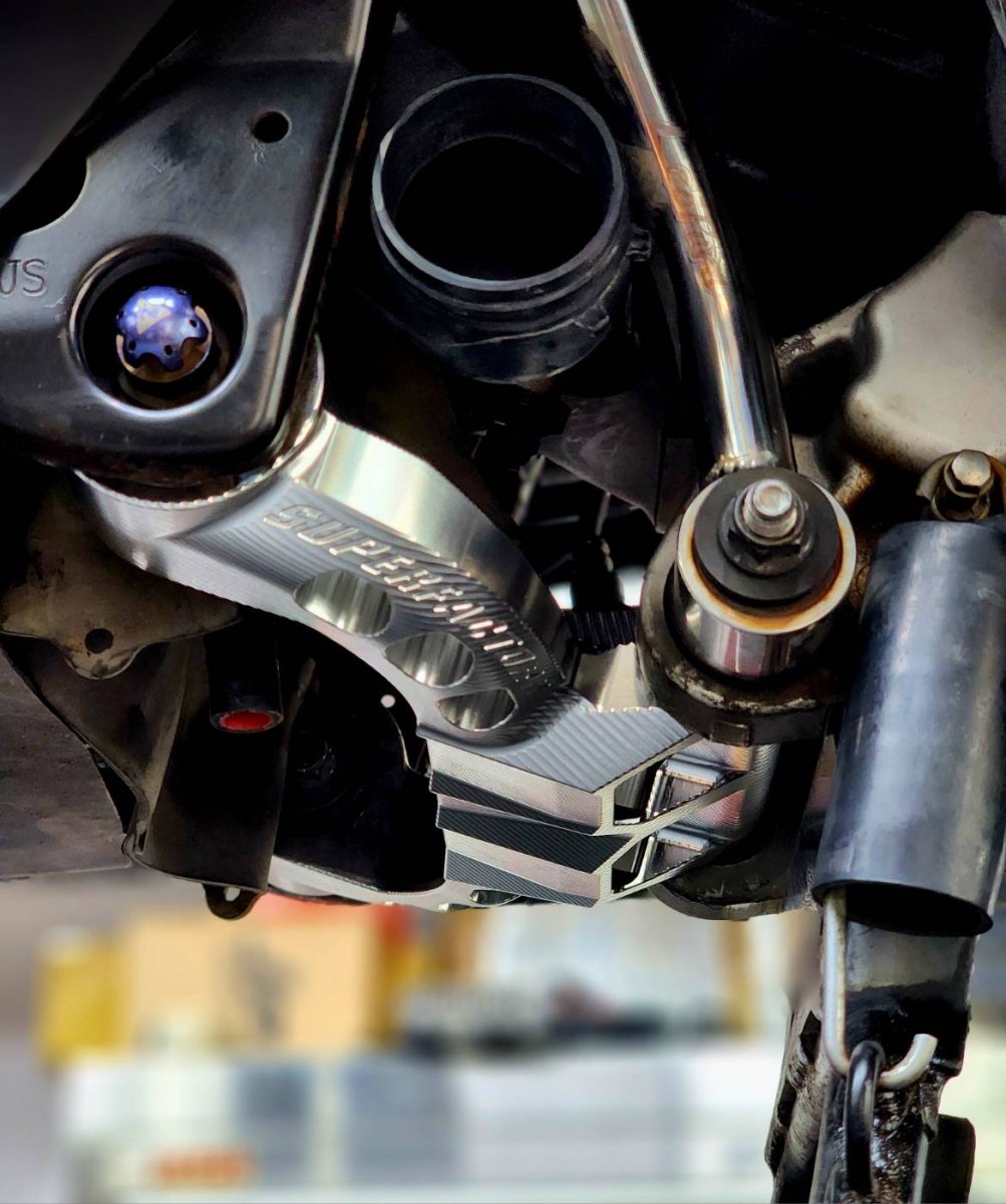 画像2: 🛠️【Super Factory】１ピース　CNCエンジンハンガー　スーパーファクトリー［シグナスX 1型〜5型対応］ロンスイ (2)