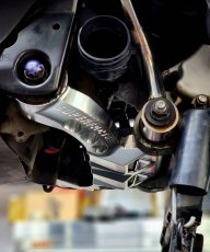 画像2: 🛠️【Super Factory】１ピース　CNCエンジンハンガー　スーパーファクトリー［シグナスX 1型〜5型対応］ロンスイ (2)