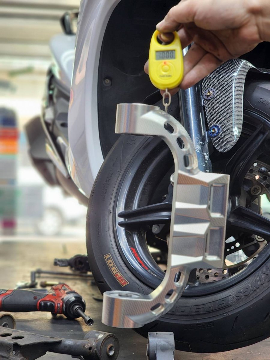 画像4: 🛠️【Super Factory】１ピース　CNCエンジンハンガー　スーパーファクトリー［シグナスX 1型〜5型対応］ロンスイ (4)